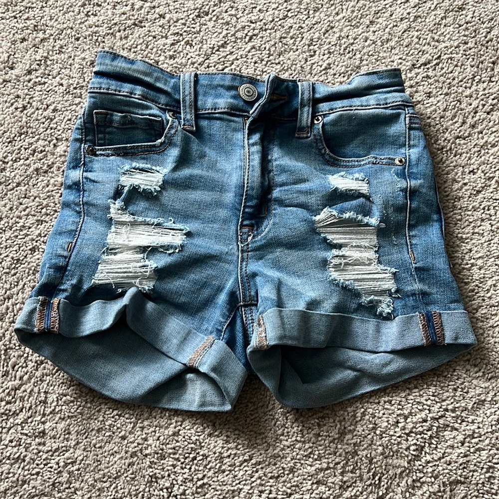 These are Aeropostale high rise midi shorts in great condition size 00!